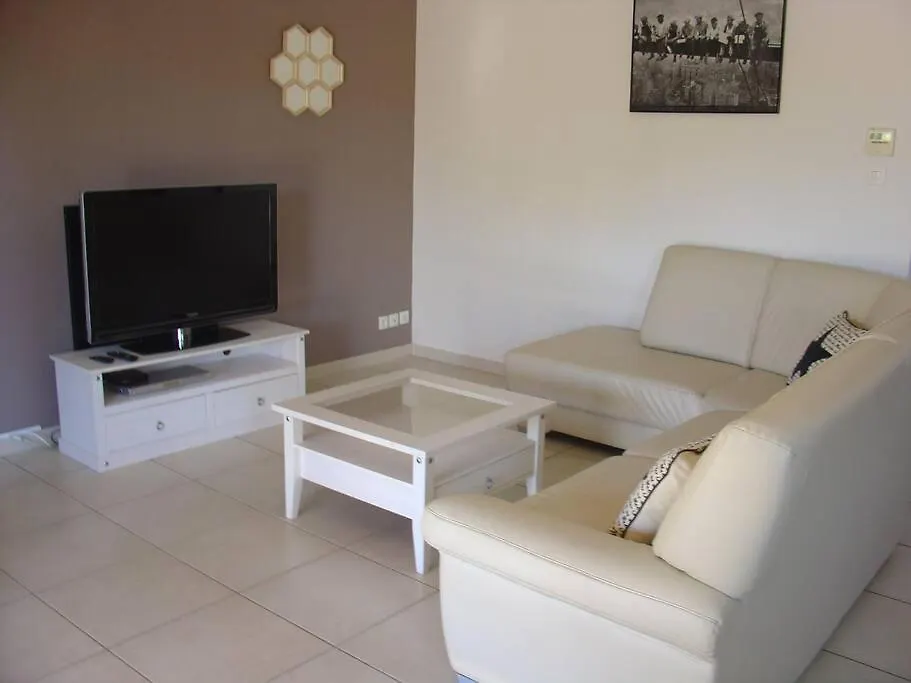 Holiday home Agreable Maison Entre Riviere Et Centre Du Village Avec Piscine Ruoms